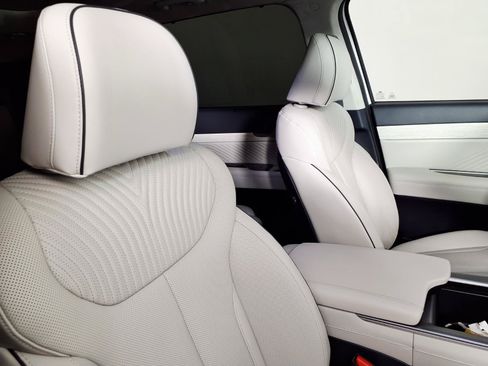 Certified 2025 Hyundai Palisade Calligraphy FWD image 10