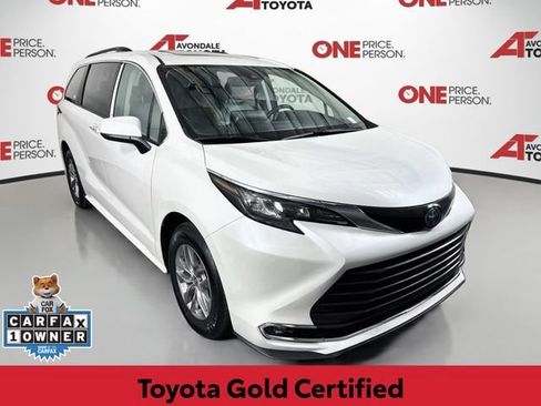 Certified 2024 Toyota Sienna XLE FWD image 1