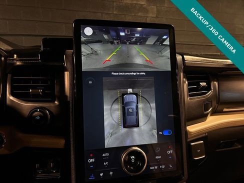 Used 2023 Ford Expedition Platinum image 9