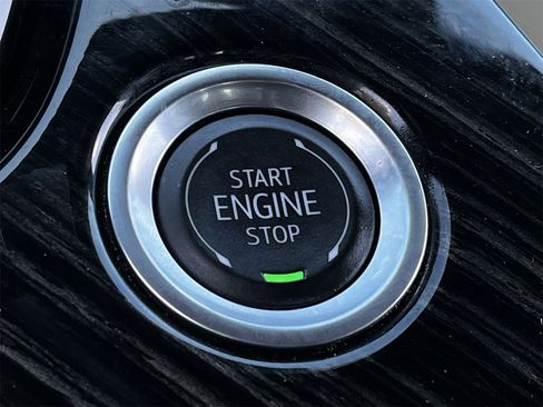 Used 2025 Cadillac XT6 Premium Luxury image 19