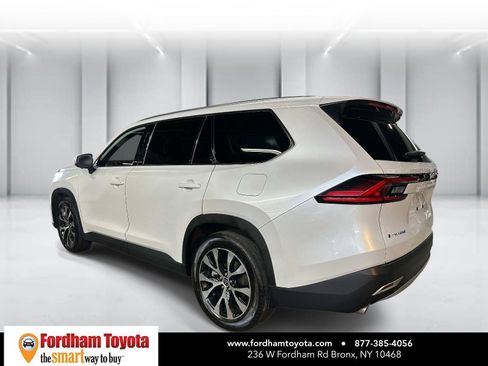 Used 2024 Toyota Grand Highlander AWD Hybrid image 6