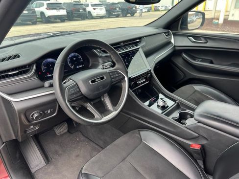 Used 2024 Jeep Grand Cherokee Altitude AWD/4WD image 19