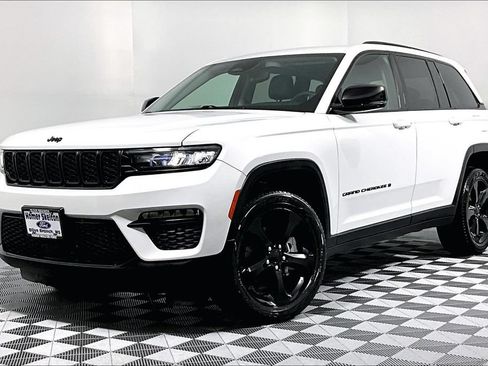 Used 2024 Jeep Grand Cherokee Limited w/ Black Appearance Package RWD image 2
