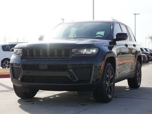 New 2026 Jeep Grand Cherokee Altitude image 3