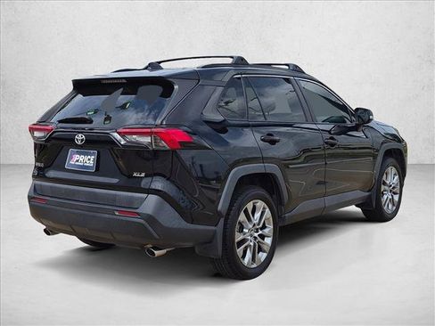 Used 2019 Toyota RAV4 XLE Premium FWD image 5