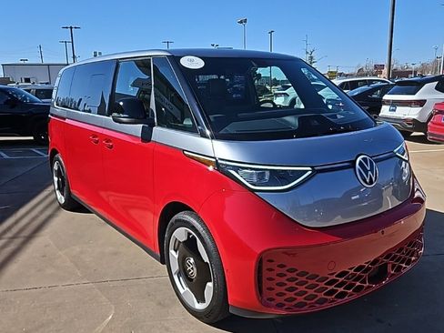 Used 2025 Volkswagen ID. Buzz Pro S Plus image 3