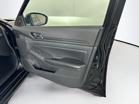 Used 2024 Nissan Altima 2.5 S FWD image 30