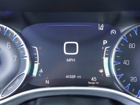 Used 2025 Chrysler Pacifica Select FWD image 19