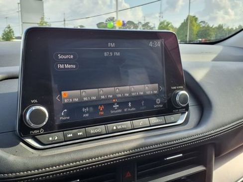 Used 2025 Nissan Rogue SV AWD/4WD image 25