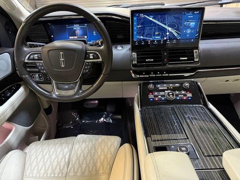 Used 2023 Lincoln Navigator Black Label image 4