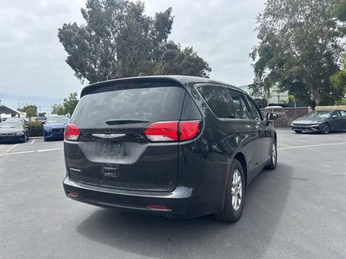 Used 2023 Chrysler Voyager LX FWD image 3