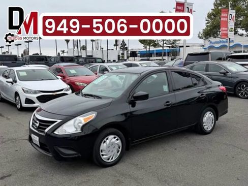 Used 2017 Nissan Versa S FWD image 1