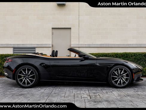 Used 2019 Aston Martin DB11 Volante image 19