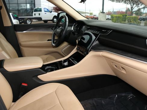 Used 2021 Jeep Grand Cherokee L Limited w/ Luxury Tech Group II image 24