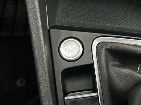 Certified 2024 Volkswagen Jetta SE w/ Panoramic Sunroof Package image 29