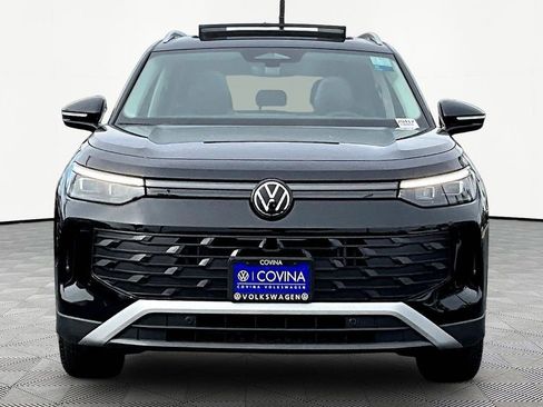 New 2026 Volkswagen Tiguan SE image 2