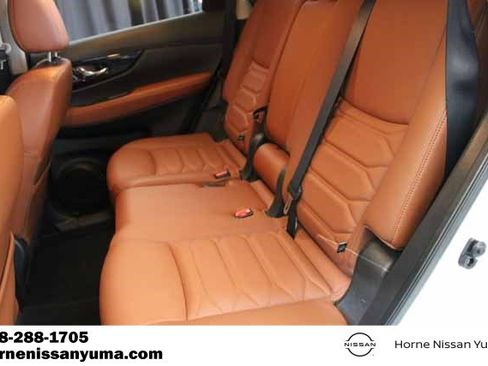 Used 2018 Nissan Rogue SL w/ Premium Package FWD image 5