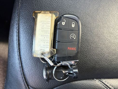 Used 2025 Jeep Compass Limited image 21