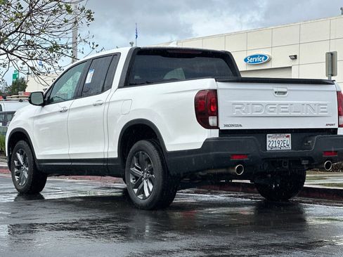 Used 2025 Honda Ridgeline Sport image 5