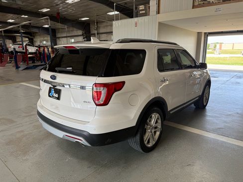 Used 2017 Ford Explorer Limited w/ Equipment Group 301A AWD/4WD image 7
