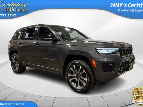 Used 2022 Jeep Grand Cherokee Overland w/ Luxury Tech Group IV AWD/4WD image 3