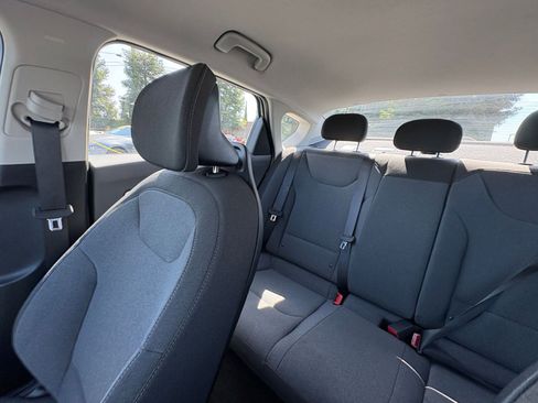 Used 2025 Kia K4 LXS image 38