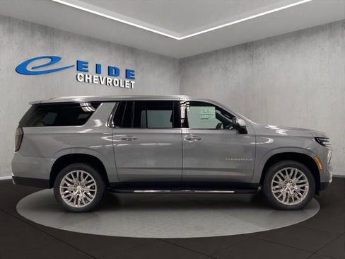 New 2026 Chevrolet Suburban Premier image 2