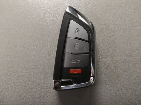 Used 2020 Jeep Cherokee Limited image 32