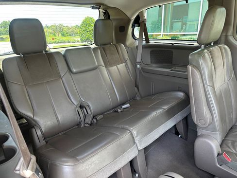 Used 2011 Chrysler Town & Country Limited FWD image 12