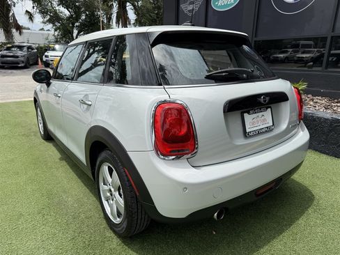 Used 2018 MINI Cooper 4-Door Hardtop FWD image 4