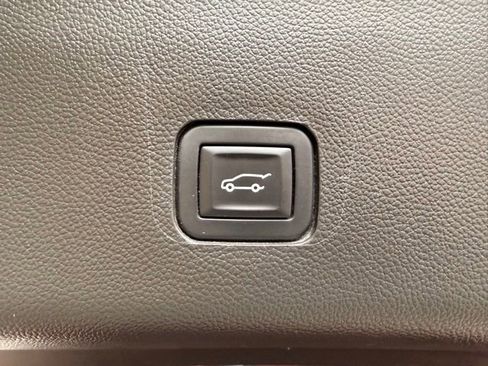 Used 2018 Chevrolet Traverse High Country AWD/4WD image 8