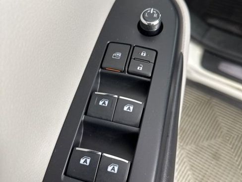 Used 2018 Toyota Highlander Limited Platinum image 24