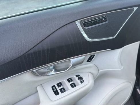 Used 2020 Volvo XC90 T5 Momentum image 10