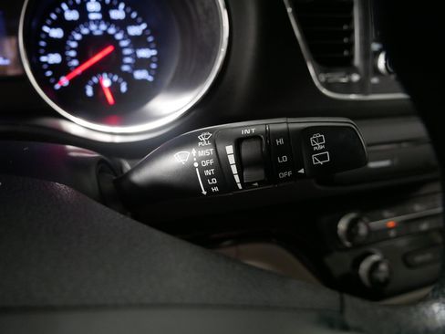Used 2019 Kia Sedona LX FWD image 31