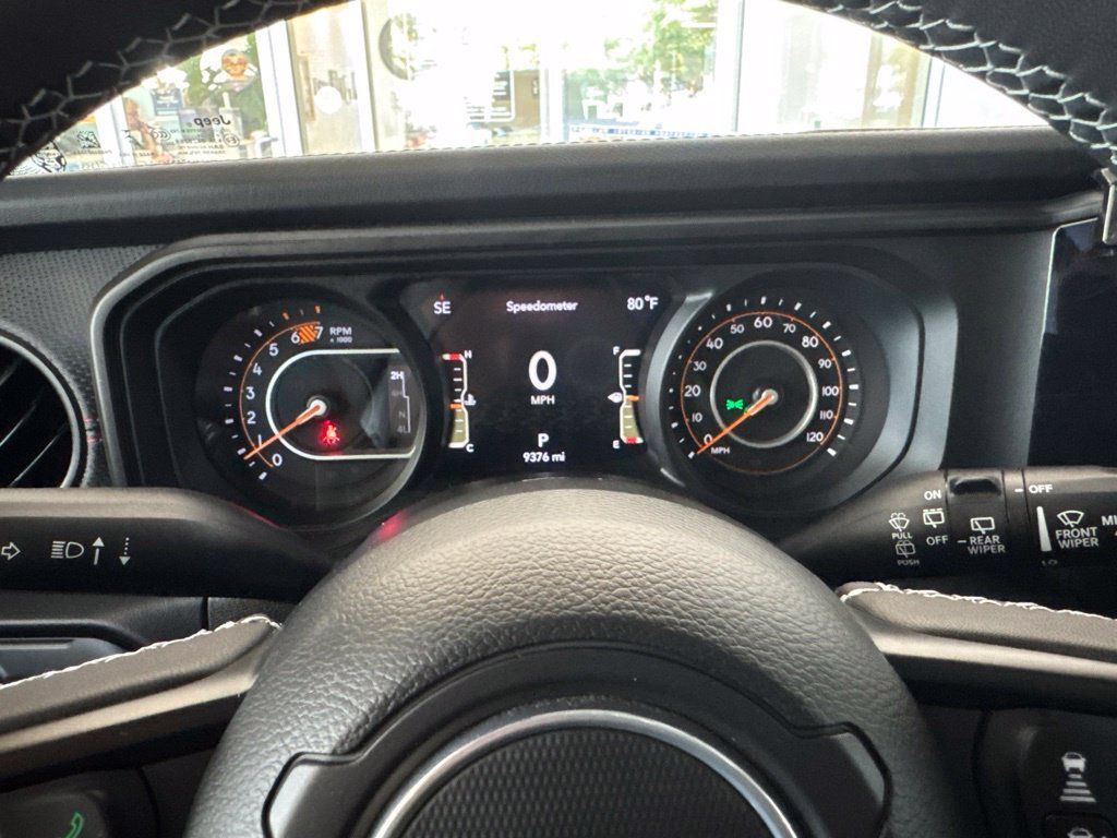 Used 2025 Jeep Wrangler Unlimited Rubicon AWD/4WD image 14