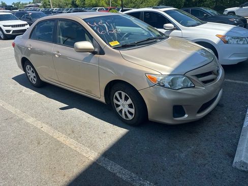 Used 2011 Toyota Corolla LE FWD image 3