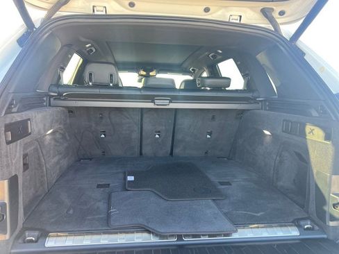 Used 2025 BMW X5 xDrive50e image 9