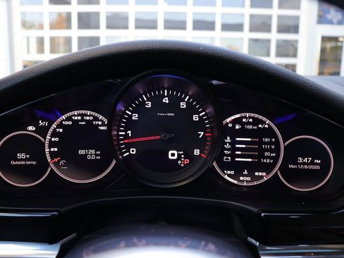 Used 2018 Porsche Panamera 4 image 17