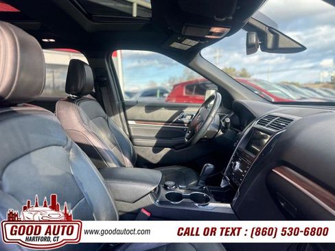 Used 2018 Ford Explorer Limited w/ Ford Safe & Smart Package image 13