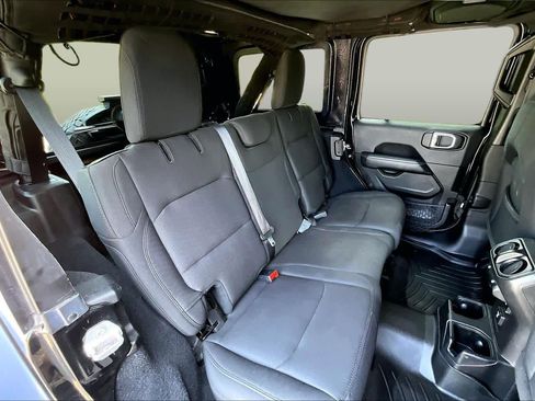 Used 2019 Jeep Wrangler Unlimited Sahara w/ Safety Group AWD/4WD image 20