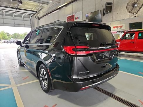 Used 2021 Chrysler Pacifica Touring-L w/ Uconnect Theater Family Group FWD image 7