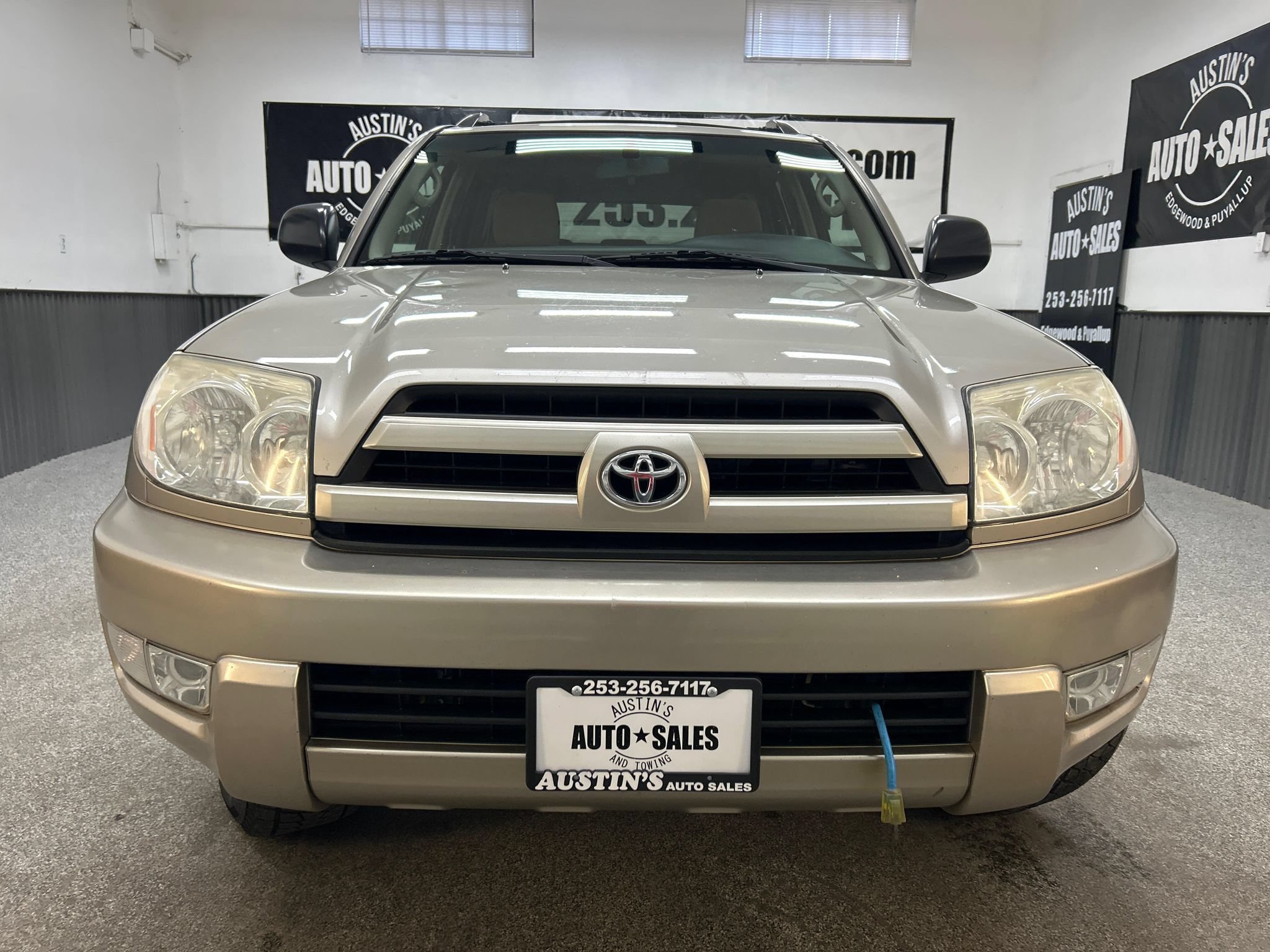 Used 2004 Toyota 4Runner SR5 AWD/4WD image 2