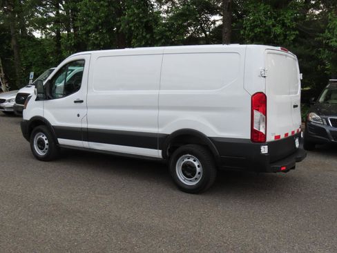 Used 2016 Ford Transit 250 130 Low Roof RWD image 3