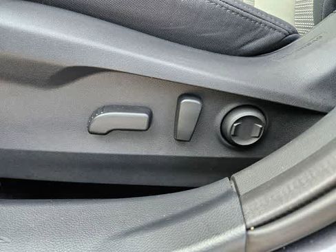 Used 2025 Subaru Outback Premium image 16