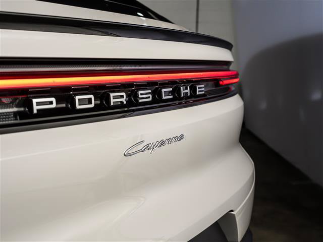 Certified 2025 Porsche Cayenne Coupe AWD/4WD image 33