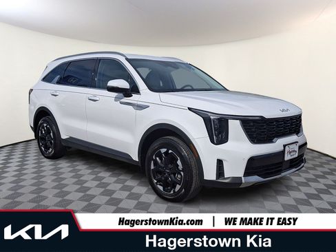 Certified 2025 Kia Sorento S AWD/4WD image 1