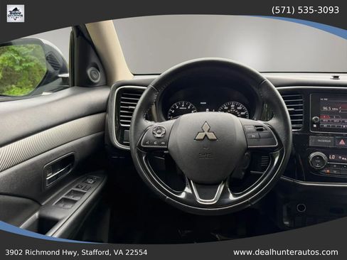 Used 2018 Mitsubishi Outlander SE AWD/4WD image 28