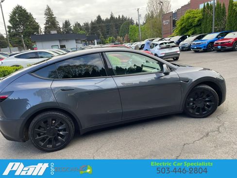 Used 2021 Tesla Model Y Long Range AWD/4WD image 11