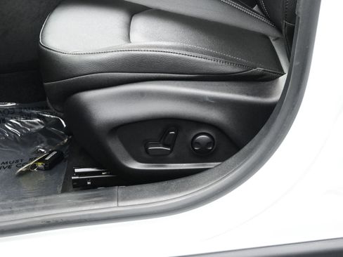 Used 2025 Jeep Compass Limited image 11