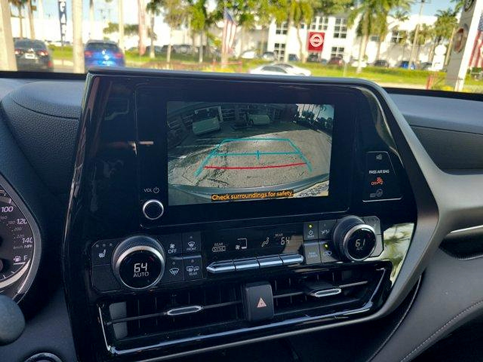 Used 2023 Toyota Highlander XLE FWD image 38